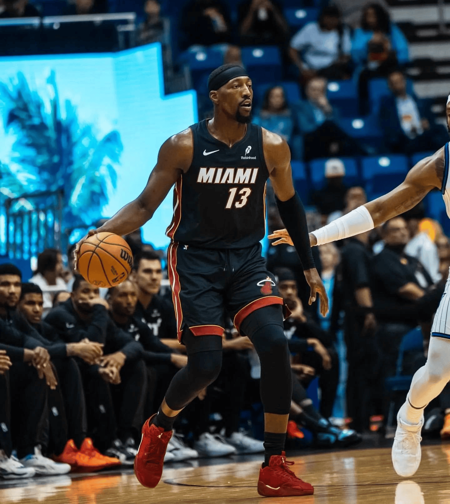 转折点迈阿密热火篮板制胜；欧篮联赛前攻防权衡；球迷炸锅；心理建设被强调的简单介绍