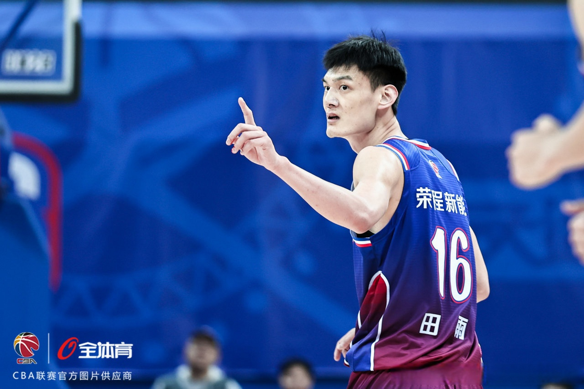 今晚浙江稠州迎来里程碑——CBA季后赛节点到来，球迷炸锅，资深球员宣示担当的简单介绍