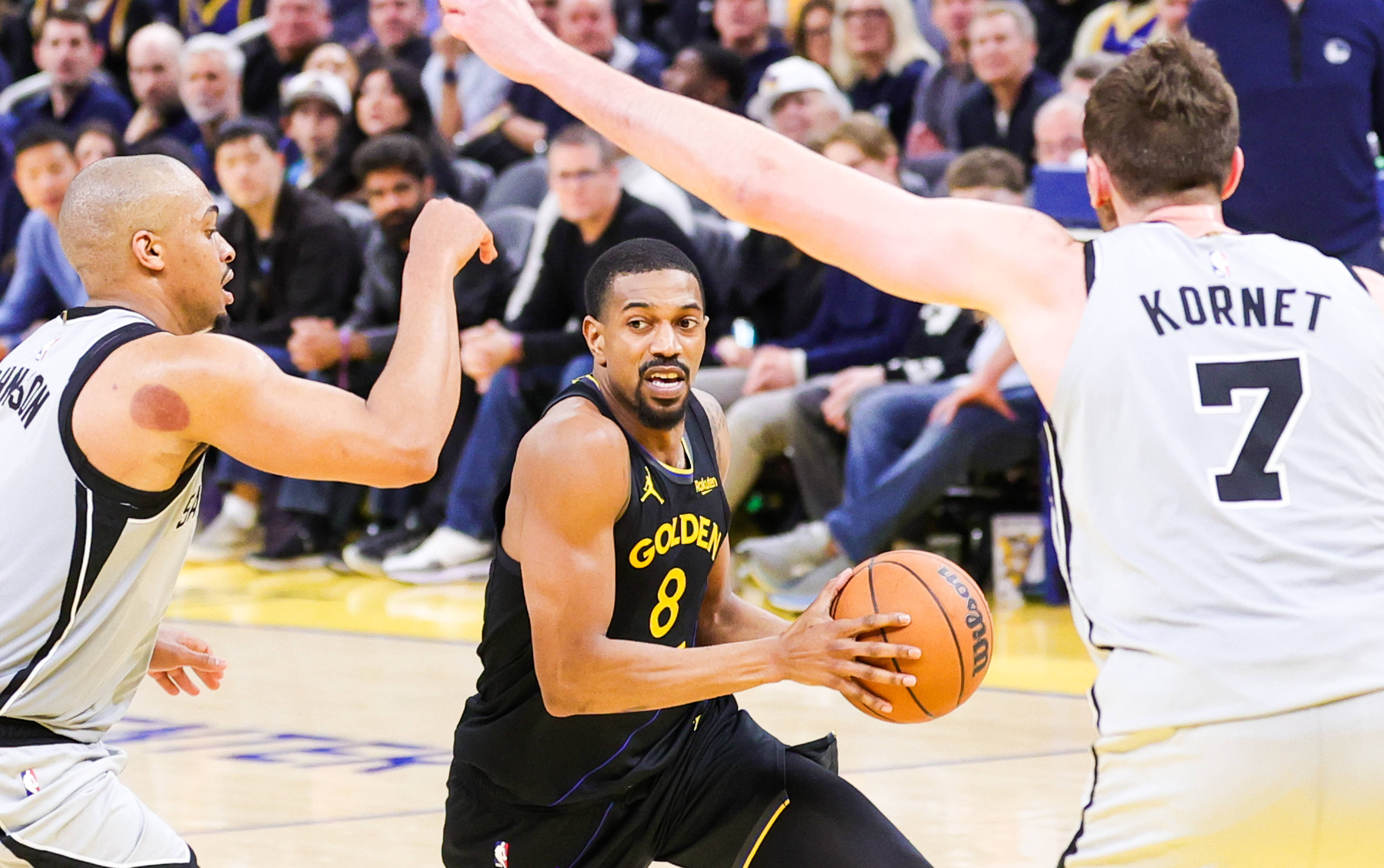 爱游戏体育-圣安东尼奥马刺发布备战花絮，窗口期更衣室发声，NBA常规赛任务艰巨，细节决定成败的简单介绍