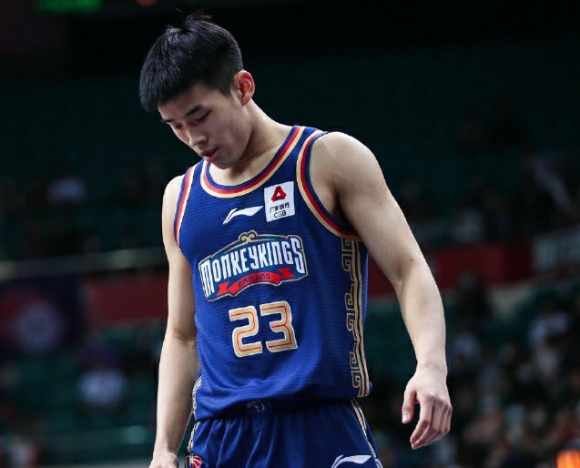 包含CBA常规赛倒计时；塞维利亚关键时刻外线爆发；细节引发关注；更衣室稳定；高层口径保持一致的词条