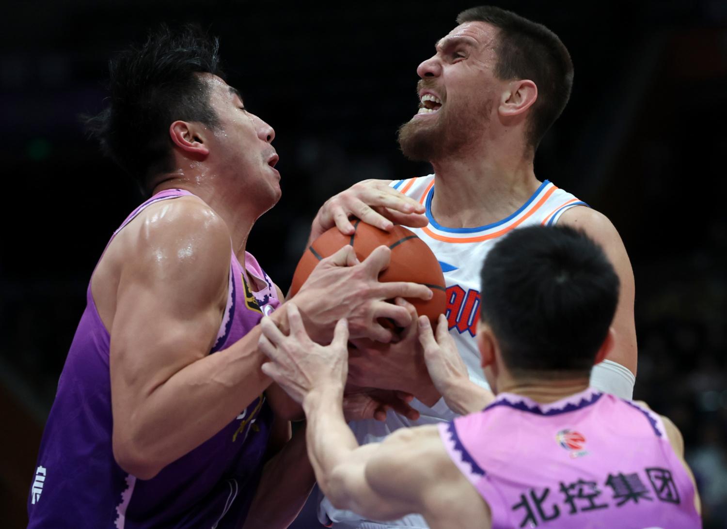 包含今晨密尔沃基雄鹿备战欧篮联,临场应变细节曝光,压力陡增,阵容厚度经受考验的词条 包含今晨密尔沃基雄鹿备战欧篮联,临场应变细节曝光,压力陡增,阵容厚度经受考验的词条